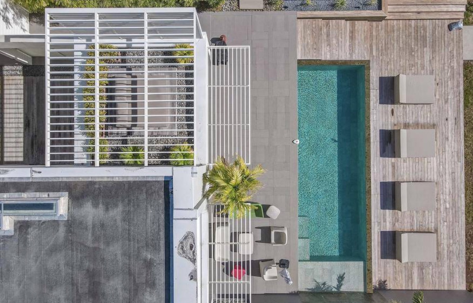 Domaine Alice Bay — villa d'architecte et piscine à débordement avec transats au Cap Est