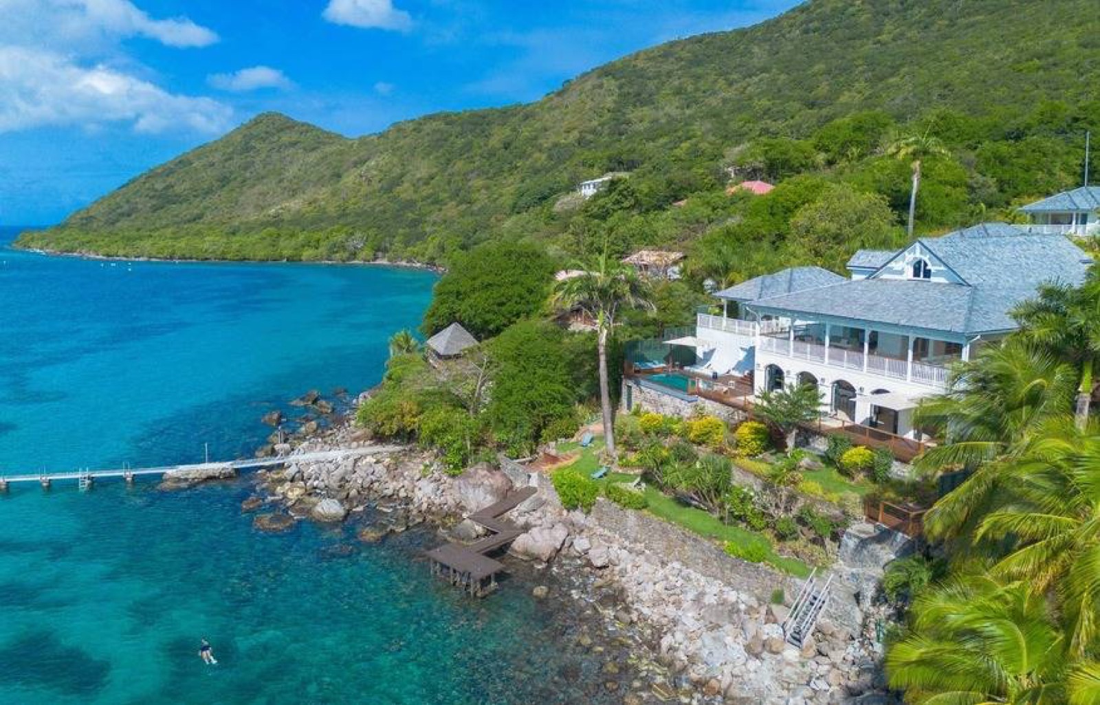 Villa Sorana — villa créole vue aérienne face à la mer des Caraïbes aux Anses-d'Arlet, Martinique